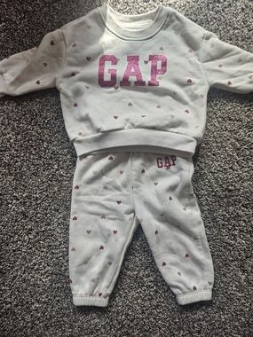GAP White Sweatshirt & Jogger Set with Pink and Gold Hearts